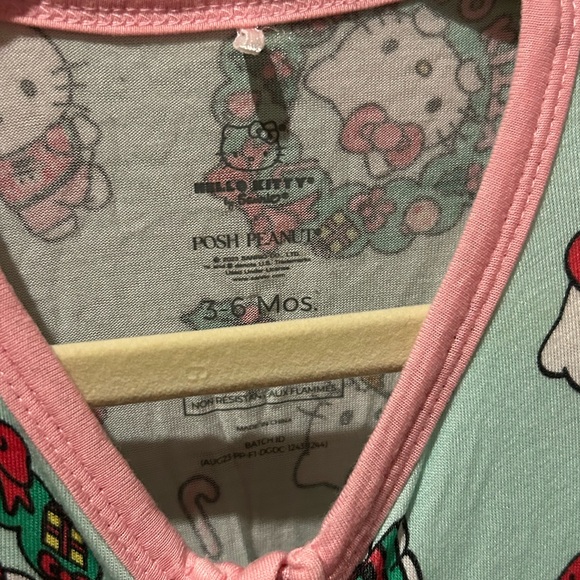 EUC POSH PEANUT 2023 CHRISTMAS HOLIDAY HELLO KITTY PAJAMAS - Picture 2 of 3